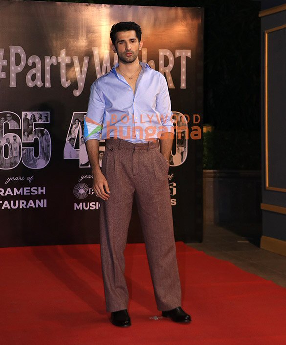 photos aamir khan shilpa shetty raashii khanna and others snapped at tips event and ramesh tauranis birthday 70