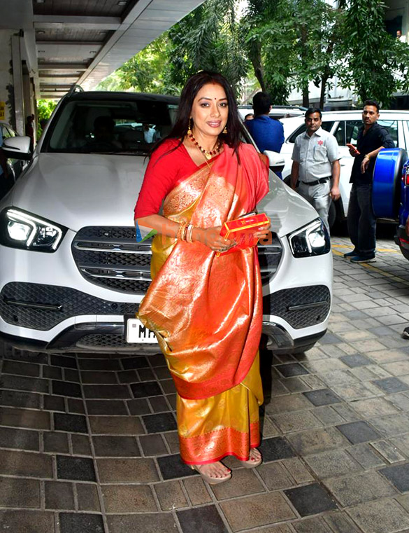 photos kartik aaryan aditya roy kapur and others attend anurag basus saraswati puja 6
