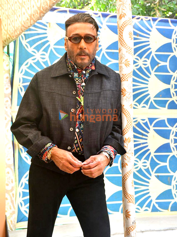 photos madhuri dixit and jackie shroff snapped outside the great indian kapil show sets 8