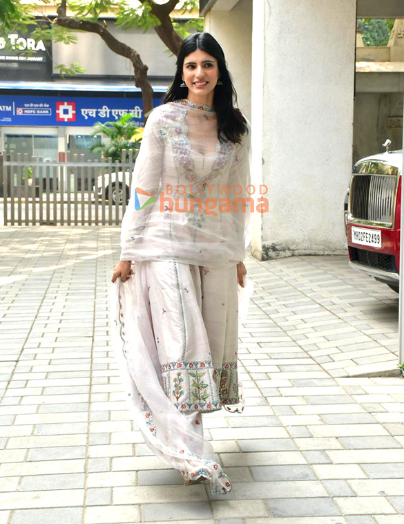 photos medha rana snapped at t series office in juhu 3