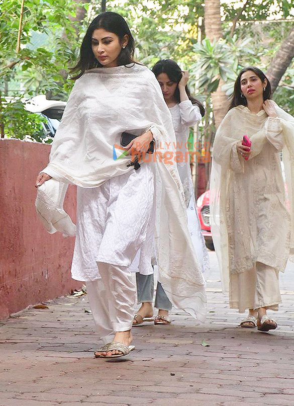 photos mouni roy ankita lokhande and others snapped at arjun bijlanis father sudarshan bijlanis prayer meet 10