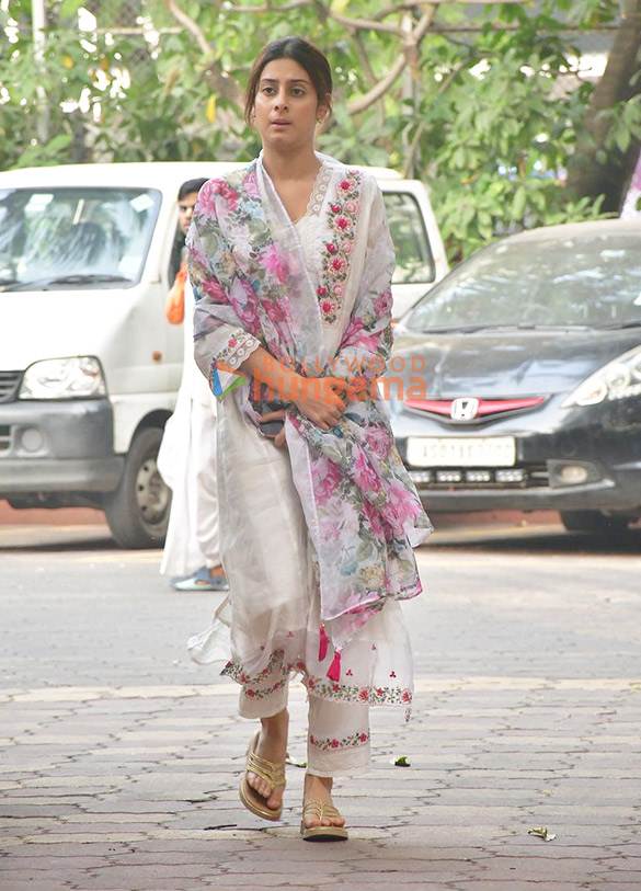 photos mouni roy ankita lokhande and others snapped at arjun bijlanis father sudarshan bijlanis prayer meet 17