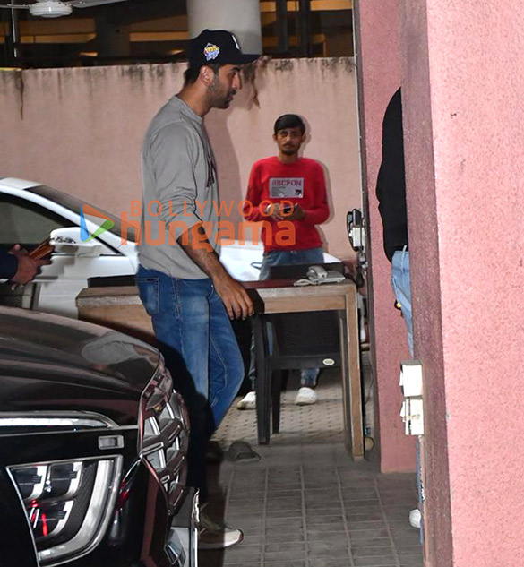 photos ranbir kapoor and alia bhatt snapped at sanjay leela bhansalis office in juhu 2 2