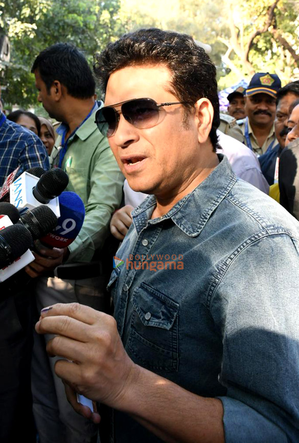 photos sachin tendulkar snapped outside voting booth in bandra 2