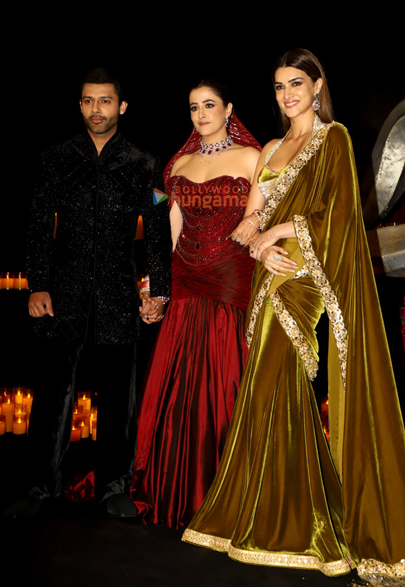 photos salman khan kriti sanon disha patani mouni roy and others attend nupur sanon stebin bens wedding reception 1 2