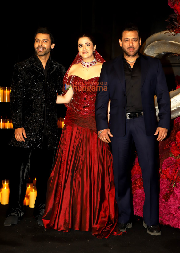 photos salman khan kriti sanon disha patani mouni roy and others attend nupur sanon stebin bens wedding reception 5