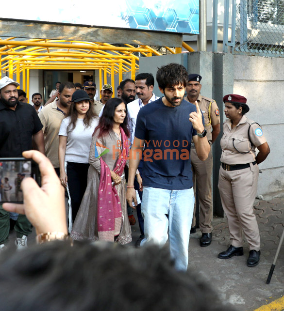 photos salman khan ranbir kapoor aamir khan janhvi kapoor john abraham suniel shetty junaid khan and others snapped outside voting booth in bandra 3