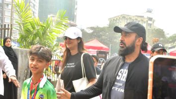 Photos: Shilpa Shetty snapped with family in Juhu