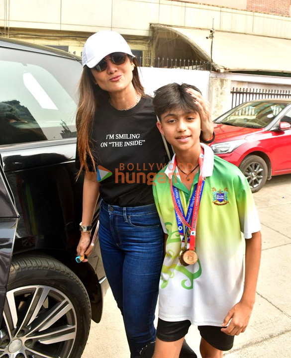 photos shilpa shetty snapped with family in juhu 6