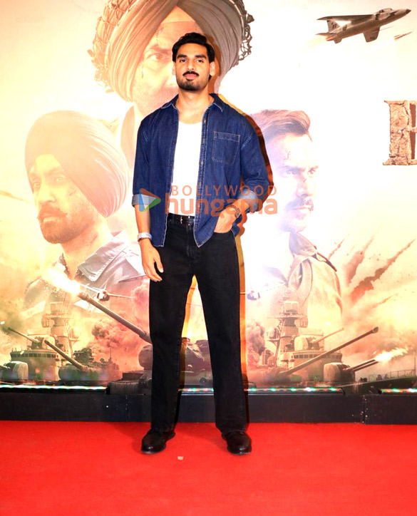 photos sunny deol varun dhawan suniel shetty sonam bajwa and others grace the premiere of border 2 10288 11