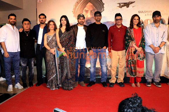 Photos: Sunny Deol, Varun Dhawan, Suniel Shetty, Sonam Bajwa and others grace the premiere of Border 2