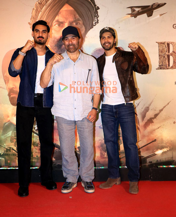 photos sunny deol varun dhawan suniel shetty sonam bajwa and others grace the premiere of border 2 3
