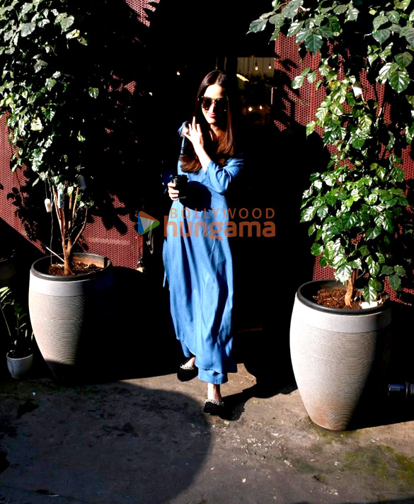 Photos: Yami Gautam Dhar snapped outside a salon in Bandra