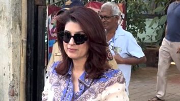 Twinkle Khanna having her paparazzi moment