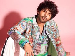 Kartik Aaryan shoots crowd sequence at Delhi’s Connaught Place for Naagzilla with rainbow flags and banners, watch video