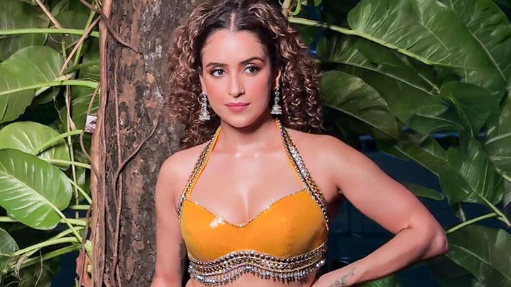 Body is tea! Sanya Malhotra