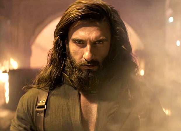 चौंकाने वाला! वायरल वीडियो में दावा किया जा रहा है कि पाकिस्तान में धुरंधर डीवीडी सिर्फ 16 रुपये में बिक रही है