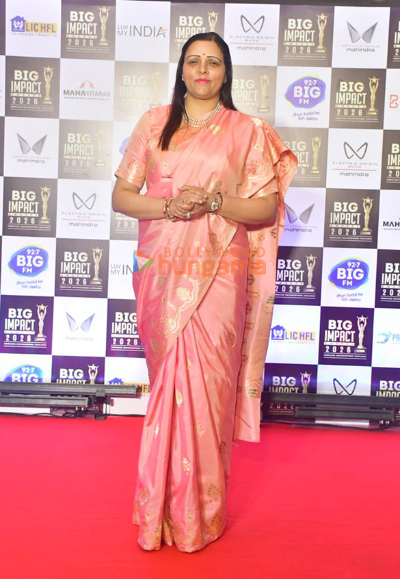 photos esha deol rajat bedi anya singh chitrangada singh boman irani and others grace the red carpet of the big impact awards 2026 16