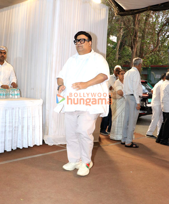 photos hema malini anu malik poonam dhillon and others attend the prayer meet of late shri anand sagar 13