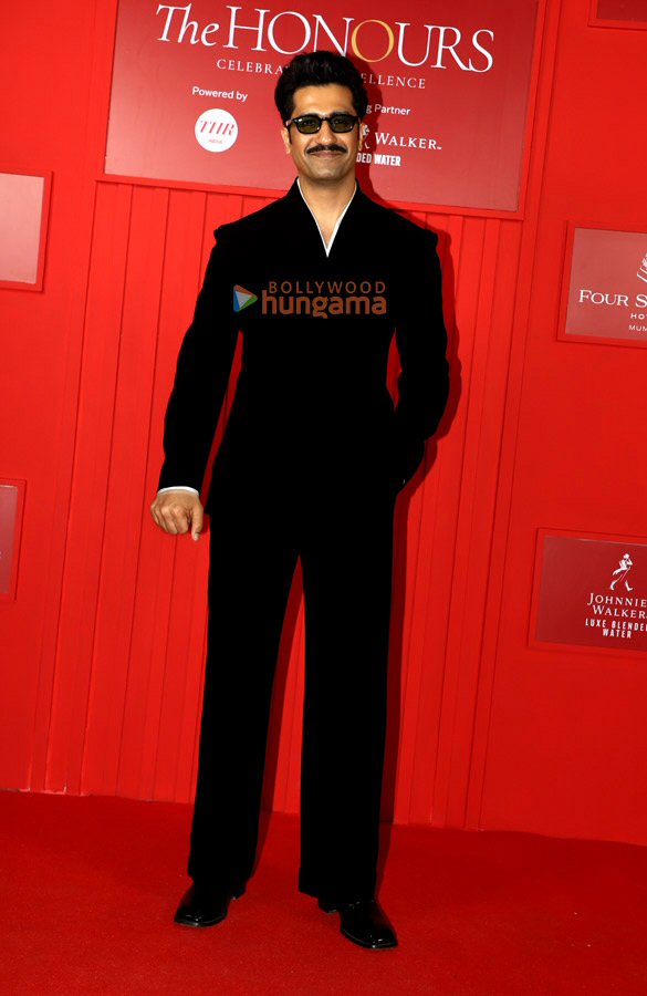 photos kareena kapoor vicky kaushal karan johar and others grace the honours excellence awards 2026 22