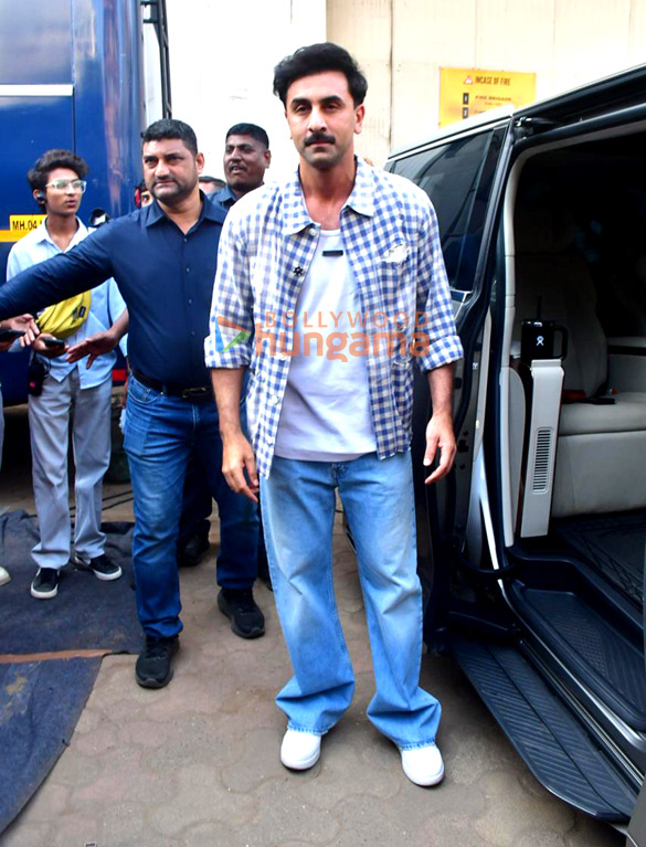 photos ranbir kapoor snapped in juhu 1