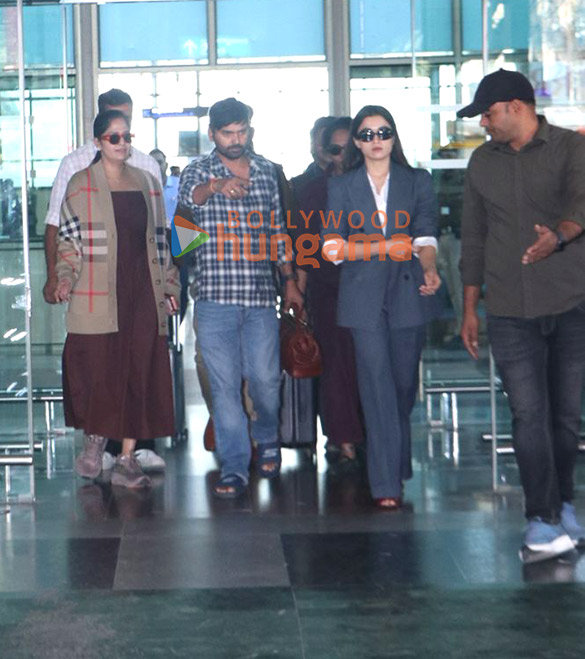 photos rashmika mandanna and vijay deverakonda spotted at udaipur airport 3