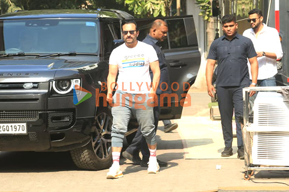 photos saif ali khan snapped at a shoot location 6