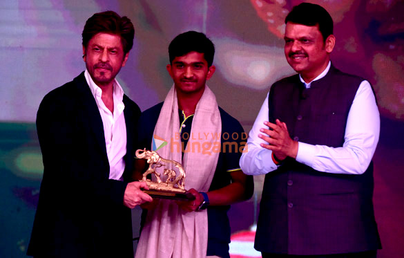 photos shah rukh khan ishaan khatter and vishal jethwa snapped at abp networks ideas of india 2026 8