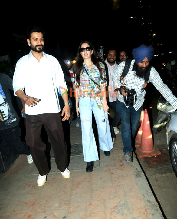 photos sunny kaushal and isabelle kaif snapped in bandra 4 3
