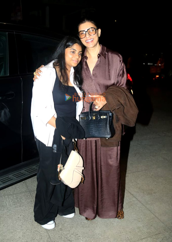 photos sushmita sen snapped with her daughter in bandra 1