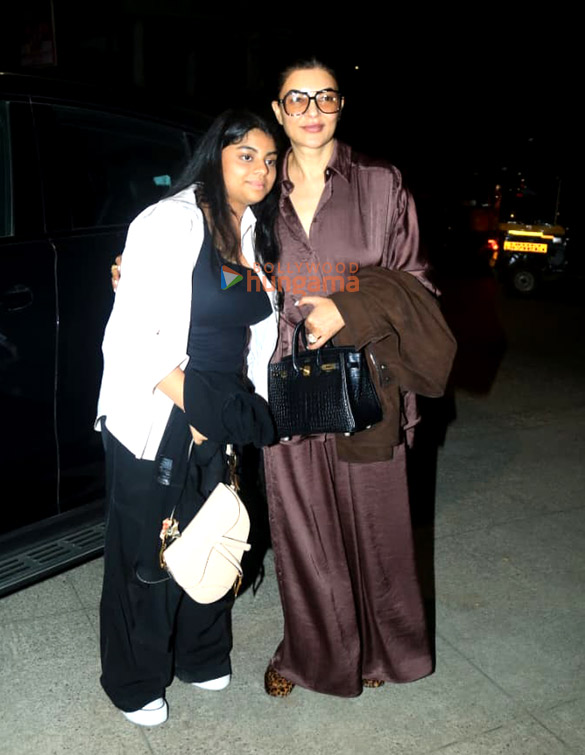 photos sushmita sen snapped with her daughter in bandra 2