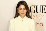 Rhea Chakraborty slays in a boss lady fit