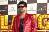 Slays the cool jacket! Arjun Bijlani