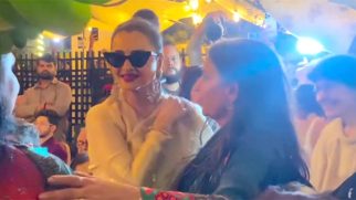 Forever stylish & elegent beauty! Rekhaji