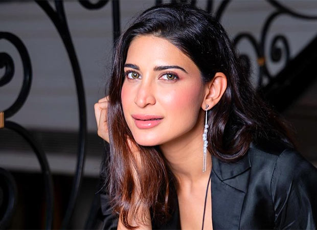 अहाना कुमरा आज को कहानी कहती हैं "बहुत बहादुर"कहते हैं "हम अब सीमा से नहीं हट रहे हैं"