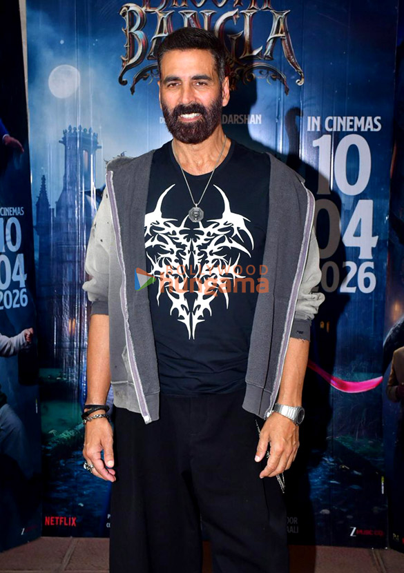 photos akshay kumar rajpal yadav priyadarshan snapped promoting their film bhooth bangla 7