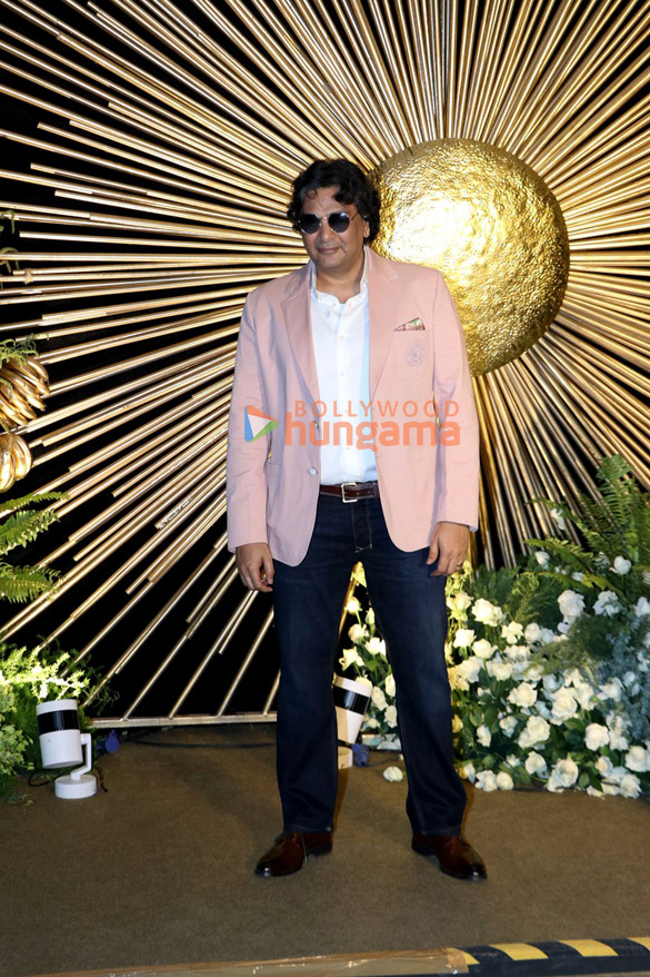 photos allu arjun mrunal thakur sreeleela kriti sanon and others attend vijay deverakonda rashmika mandannas wedding reception 10