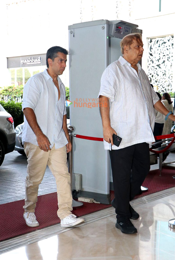 photos celebs attend manish malhotras mothers prayer meet 10