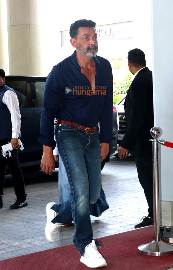 photos celebs attend manish malhotras mothers prayer meet 3