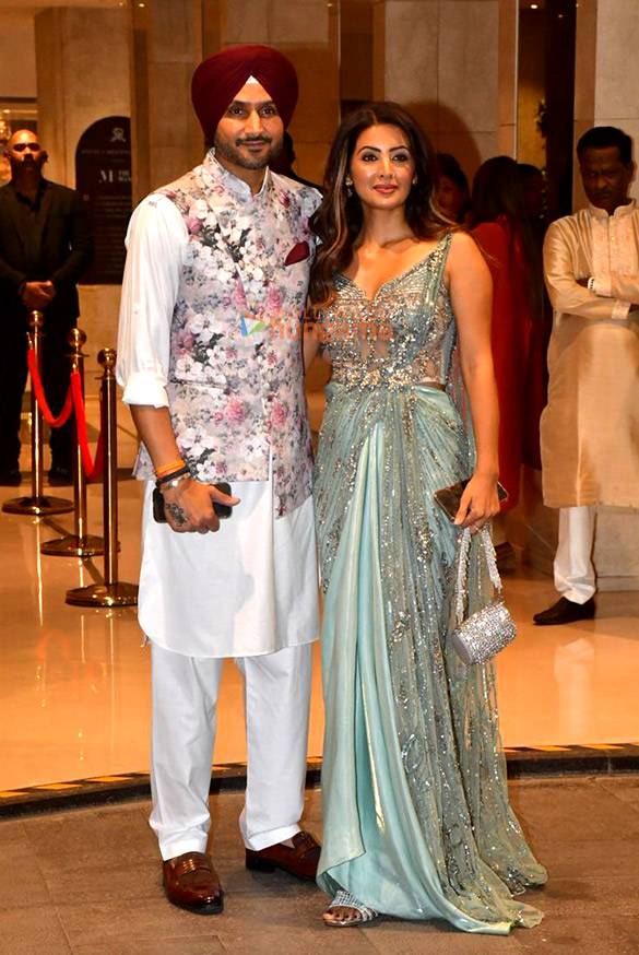 photos farhan akhtar neil nitin mukesh neha dhupia angad bedi and others attend arjun tendulkar saaniya chandhoks wedding ceremony 10