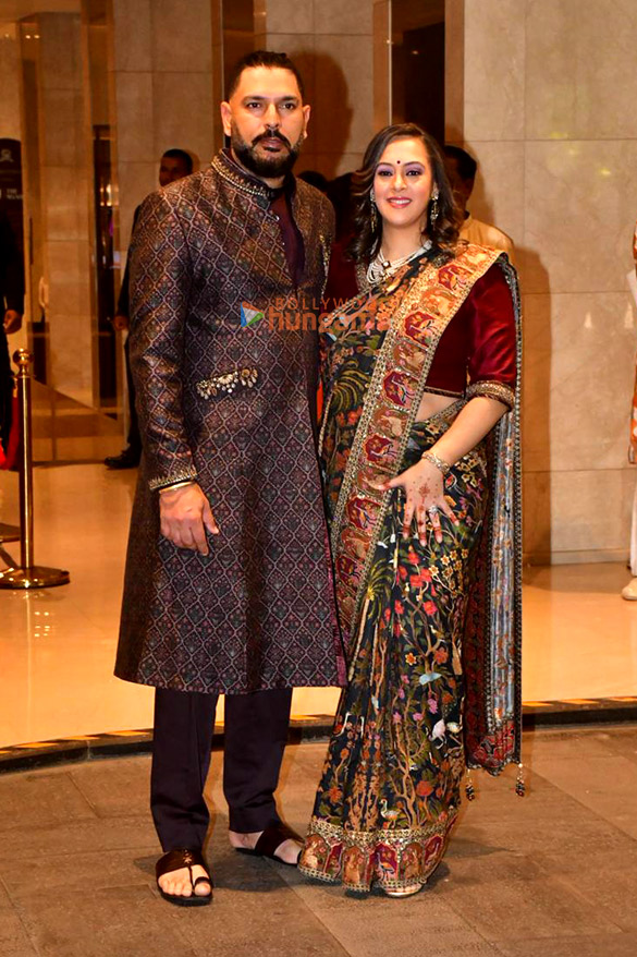 photos farhan akhtar neil nitin mukesh neha dhupia angad bedi and others attend arjun tendulkar saaniya chandhoks wedding ceremony 4 4
