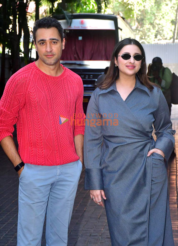 Photos: Imran Khan, Parineeti Chopra and Vikrant Massey snapped in Andheri Photos: Imran Khan, Parineeti Chopra and Vikrant Massey snapped in Andheri