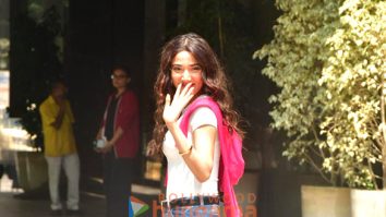 Photos: Medha Shankr snapped in Juhu