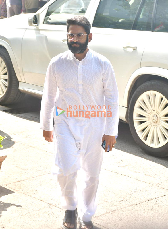 photos rakul preet singh jackky bhagnani and others attend manish malhotras mothers last rites 7