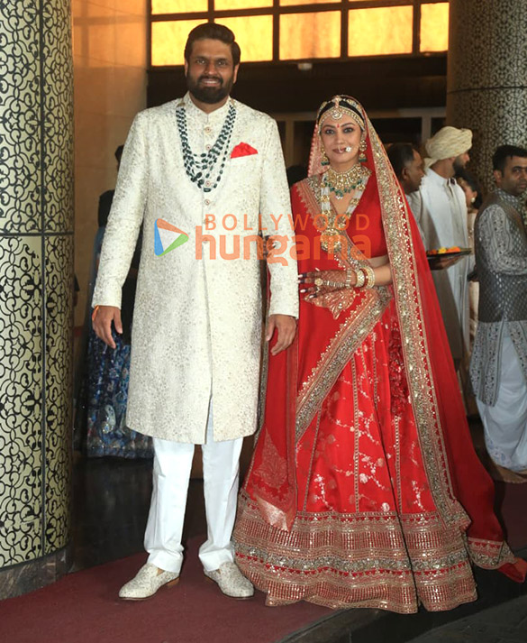 photos ravi bhangchandka and eka lakhani pose for paps after wedding 1