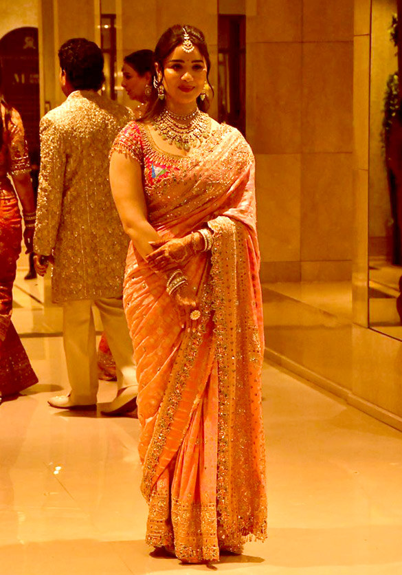 photos shah rukh khan abhishek bachchan aishwarya rai bachchan amitabh bachchan jaya bachchan farhan akhtar and others attend arjun tendulkar saaniya chandhoks wedding ceremony 5
