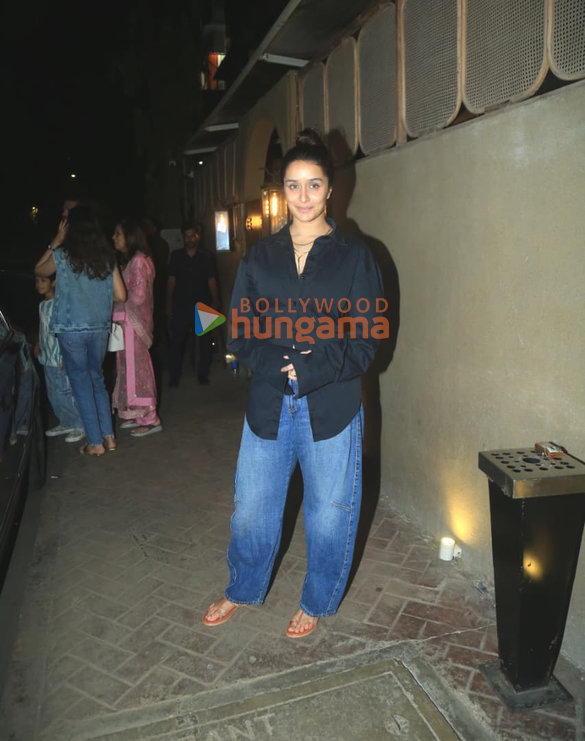 तस्वीरें: श्रद्धा कपूर बांद्रा में नजर आईं