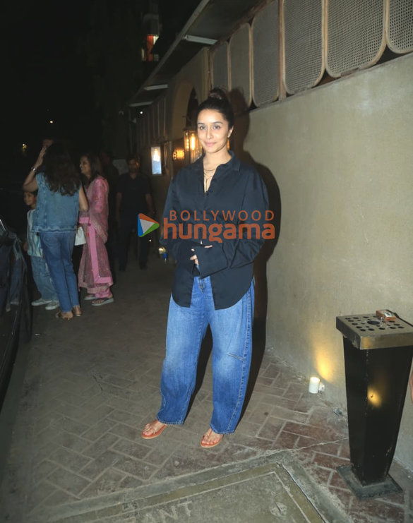 photos shraddha kapoor snapped in bandra 4 6