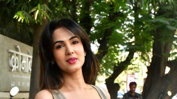 Photos: Sonal Chauhan snapped at Kromakay salon in Juhu