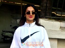 Photos: Sonal Chauhan snapped at Kromakay salon in Juhu